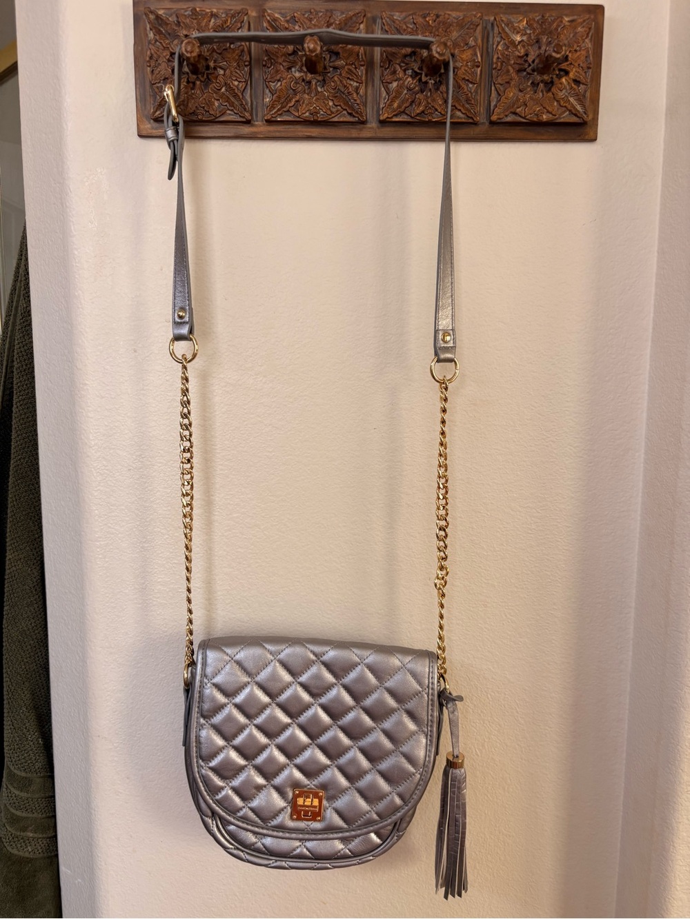 Isaac Mizrahi Quilted Leather Crossbody with Studded Tassel Silver Used 1x